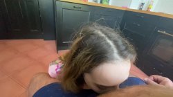 Captura de 'Ellie Wain 19 Yr Old Amateur Gives Older Man POV Blowjob' nº 33
