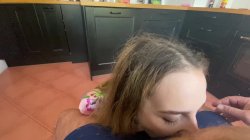 Captura de 'Ellie Wain 19 Yr Old Amateur Gives Older Man POV Blowjob' nº 37