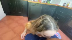 Captura de 'Ellie Wain 19 Yr Old Amateur Gives Older Man POV Blowjob' nº 50