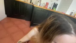 Captura de 'Ellie Wain 19 Yr Old Amateur Gives Older Man POV Blowjob' nº 56