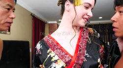 Captura de 'Hazel Moore Kimono Girl Interracial Threesome and Creampie' nº 5