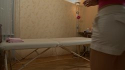 'Hot Teen Carrie Wants More Than a Regular Massage' screenshot nº 1