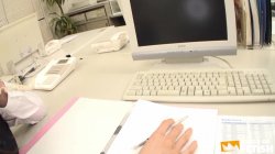 Captura de 'Shy Asian Office Girl Is Finger Fucked And Masturbated With Vibrator And Dildo' nº 3