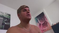 'Blonde, Busty and Wet!' screenshot nº 1