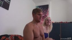 'Blonde, Busty and Wet!' screenshot nº 22