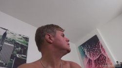 'Blonde, Busty and Wet!' screenshot nº 3