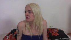 'Blonde, Busty and Wet!' screenshot nº 35