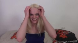 'Blonde, Busty and Wet!' screenshot nº 42