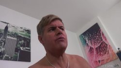 'Blonde, Busty and Wet!' screenshot nº 5