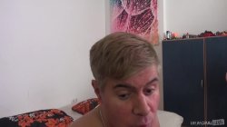 'Blonde, Busty and Wet!' screenshot nº 8