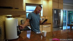 Captura de 'Hungry for Stepdaddy's Breakfast Sausage' nº 4