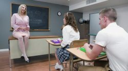 Captura de 'College Threesome Thrills 3' nº 50