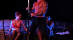 Captura de 'Madame Cougar Does Pole Dance' nº 14