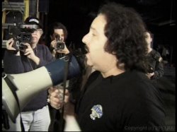 Captura de 'World's Biggest Gang Bang 3 - The Houston 620' nº 4