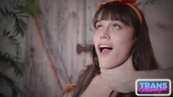 Captura de 'Cailey, Dixie, And Nyxi, Hot Transsexuals, Fuck Each Other's Asses With Their Hard Cocks On Halloween, Pleasing A Lucky Guy' nº 109