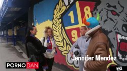 Captura de 'Tidal Wave of Squirt! Gangbang of Football Fans Jennifer Mendez & Lady Gang' nº 3