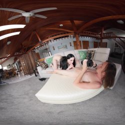 'BTS Erotic Heat With Violet Voss - VR Voyeur View' screenshot nº 32