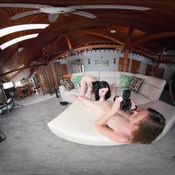 'BTS Erotic Heat With Violet Voss - VR Voyeur View' screenshot nº 37