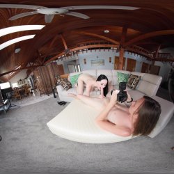 'BTS Erotic Heat With Violet Voss - VR Voyeur View' screenshot nº 40