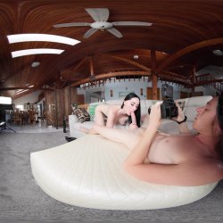 'BTS Erotic Heat With Violet Voss - VR Voyeur View' screenshot nº 57