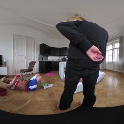 Captura de 'Vera Jarw & Lady Gang VR Video Part One - Cuckold Coach Made To Watch Busty Cheerleaders Double Vaginal (dvp) Foursome' nº 75