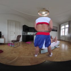 Captura de 'Vera Jarw & Lady Gang VR Video Part One - Cuckold Coach Made To Watch Busty Cheerleaders Double Vaginal (dvp) Foursome' nº 88