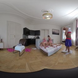 Captura de 'Vera Jarw & Lady Gang VR Video Part Two - Huge Natural Tits Cheerleader First Double Pussy Penetration (dpp)' nº 52