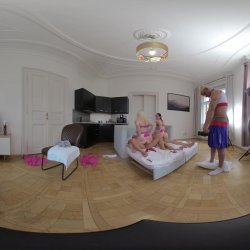 Captura de 'Vera Jarw & Lady Gang VR Video Part Two - Huge Natural Tits Cheerleader First Double Pussy Penetration (dpp)' nº 53