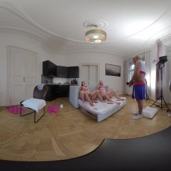Captura de 'Vera Jarw & Lady Gang VR Video Part Two - Huge Natural Tits Cheerleader First Double Pussy Penetration (dpp)' nº 86
