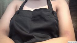 Captura de 'Enticing The Older Guy While Wearing Just A Bare Apron' nº 2