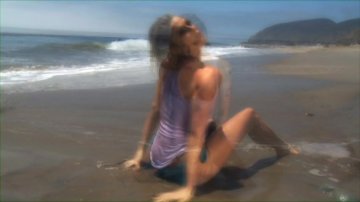 Beach Girl Shows off Her Pussy