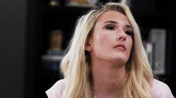 Captura de 'Lesbian Cougars on the Prowl' nº 4