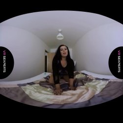 'Anastasia Showing Off Her Boobs and Fills Her Pussy' screenshot nº 12