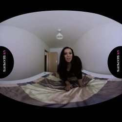 'Anastasia Showing Off Her Boobs and Fills Her Pussy' screenshot nº 7