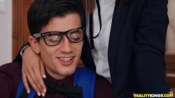Captura de 'Moms Bang Teens Vol. 40' nº 91