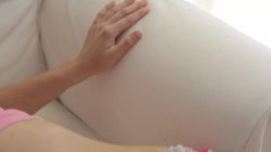 Captura de 'Skinny Lesbians French Kiss & Fuck' nº 29