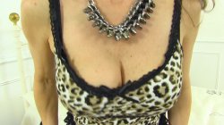Captura de 'Badass Grannies Don't Shave' nº 24