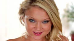 Captura de 'Lola's First Lesbian Anal' nº 97