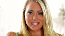 Captura de 'Lola's First Lesbian Anal' nº 100