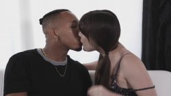 'Babysitters Taking On Black Cock 7' screenshot nº 3