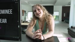 Captura de 'Ivy Andrews In Stuck Step Daughter' nº 4