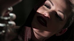 Captura de 'She's In Charge' nº 4