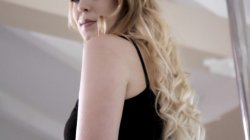 'Young Interracial Facials' screenshot nº 3