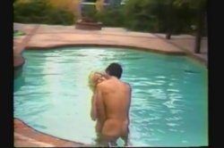 Captura de 'Retro Porn Pool Party' nº 103