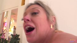 Captura de 'Perverted MILFs Next Door 3' nº 140