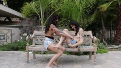 Captura de 'Sloppy Lesbian Kisses' nº 47