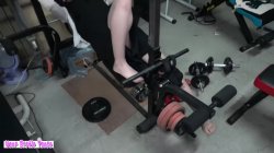 'In the Gym He Built, Her Slender Body Becomes His Secret Obsession' screenshot nº 3