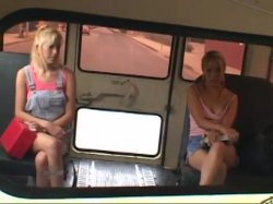 'Jim Powers' School Bus Girls #4' screenshot nº 11