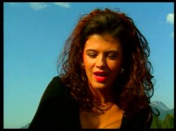 Captura de 'Heidi #5 - Heidi Und Die Lustigen Spritzbuben Der Berge (Heidi And The Funny Boys Spray The Mountai' nº 6