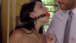 Captura de '19 year Old Slut Teaches Anal Fiance How to Serve Daddy' nº 26